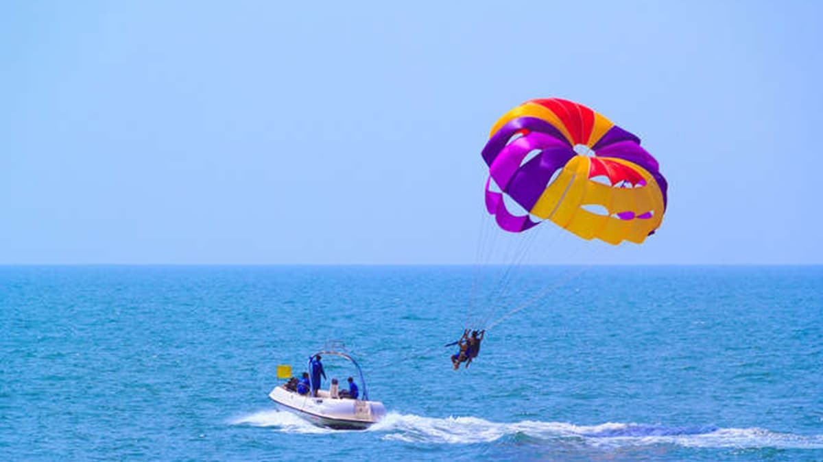5 Best Places for Parasailing in Goa