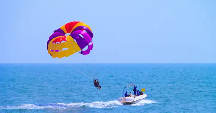 5 Best Places for Parasailing in Goa
